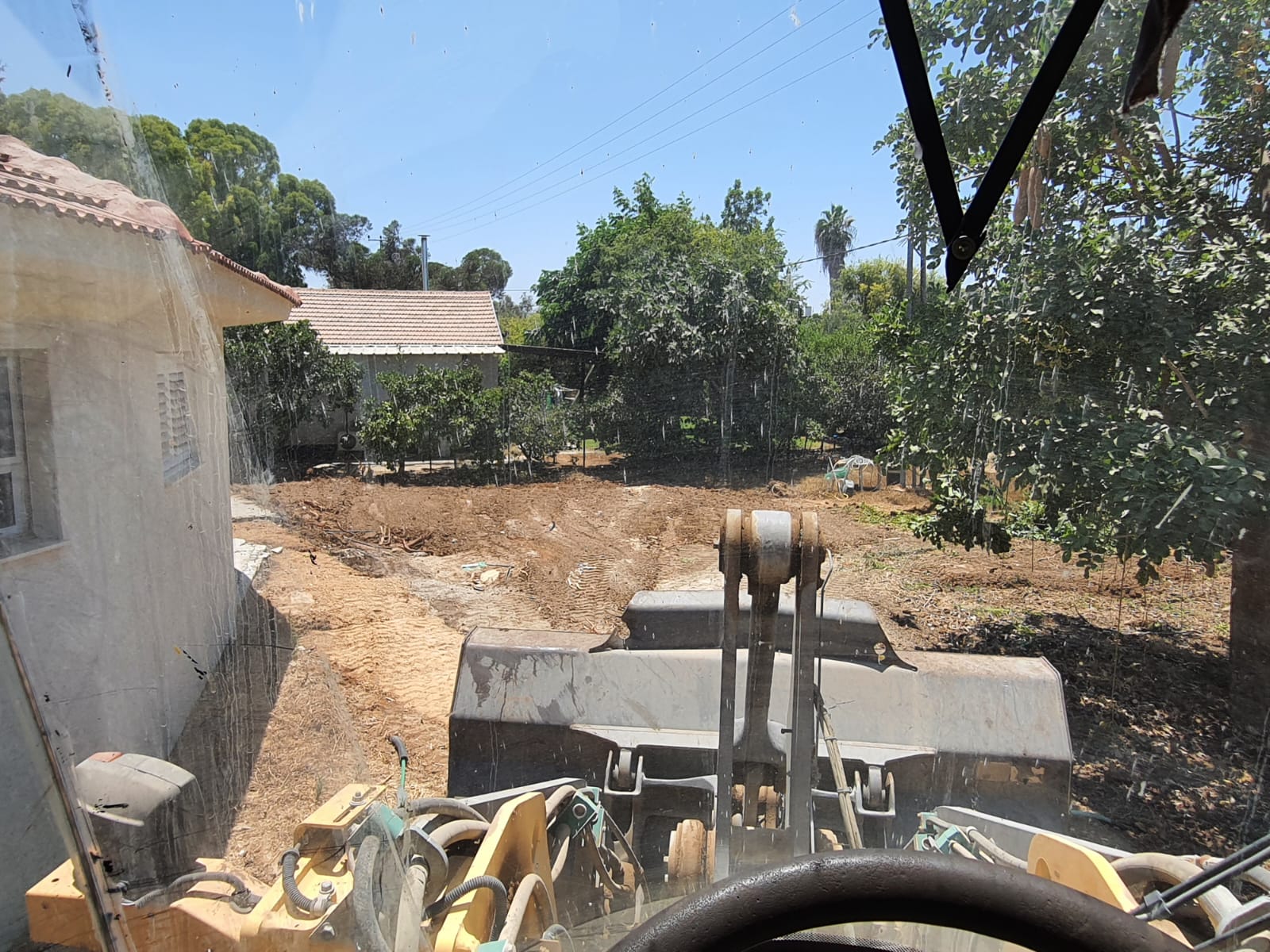 פיתוח חצר פרטית והכנת תשתית